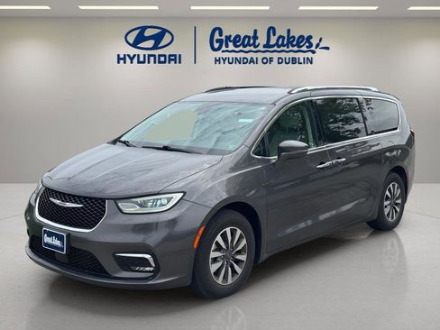 Used 2021 Chrysler Pacifica Touring-L FWD image 1