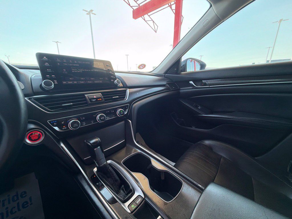 Used 2018 Honda Accord Touring image 32