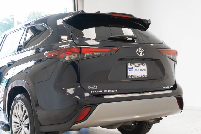 Used 2024 Toyota Highlander Platinum FWD image 41