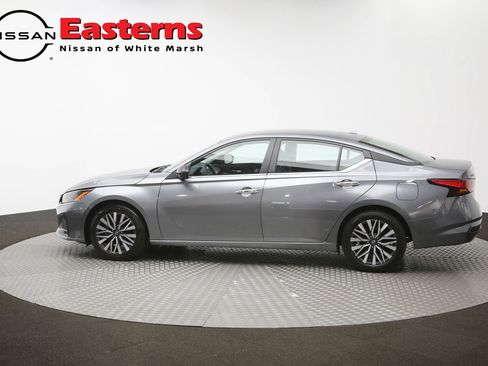 Used 2025 Nissan Altima 2.5 SV FWD image 59