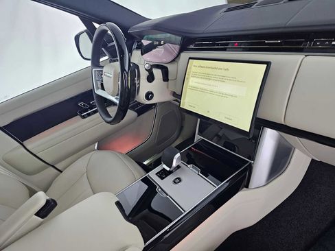 Used 2026 Land Rover Range Rover SE image 11