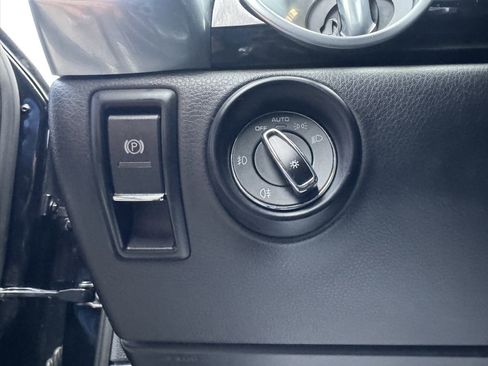 Used 2017 Porsche Cayenne Platinum Edition w/ Premium Package (PJV) image 10