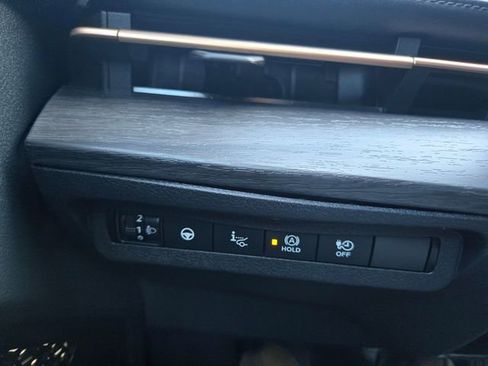 Used 2024 Nissan Ariya AWD image 30