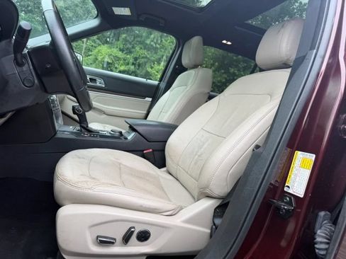 Used 2018 Ford Explorer Limited w/ Equipment Group 301A AWD/4WD image 11