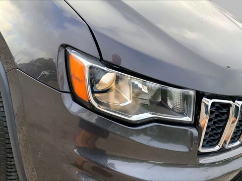 Used 2017 Jeep Grand Cherokee Limited AWD/4WD image 28