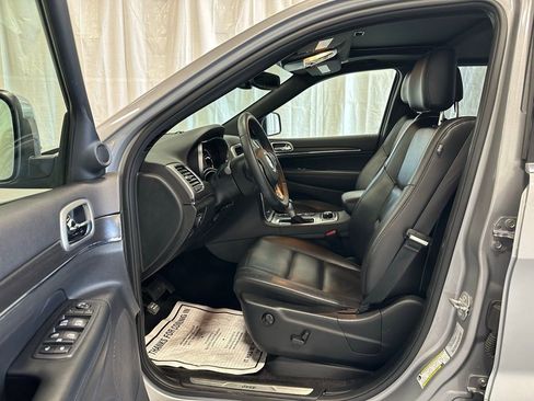 Used 2018 Jeep Grand Cherokee Limited AWD/4WD image 10