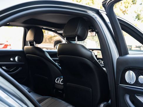 Used 2018 Mercedes-Benz E 300 4MATIC image 25