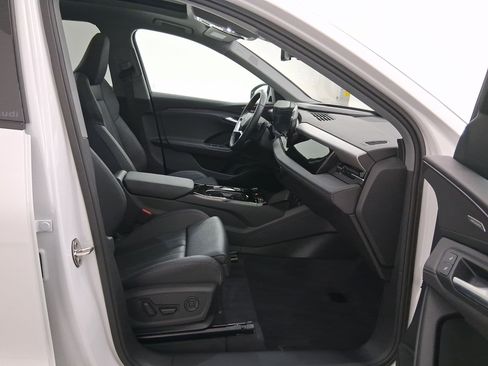 Used 2025 Audi Q6 e-tron Premium Plus image 33