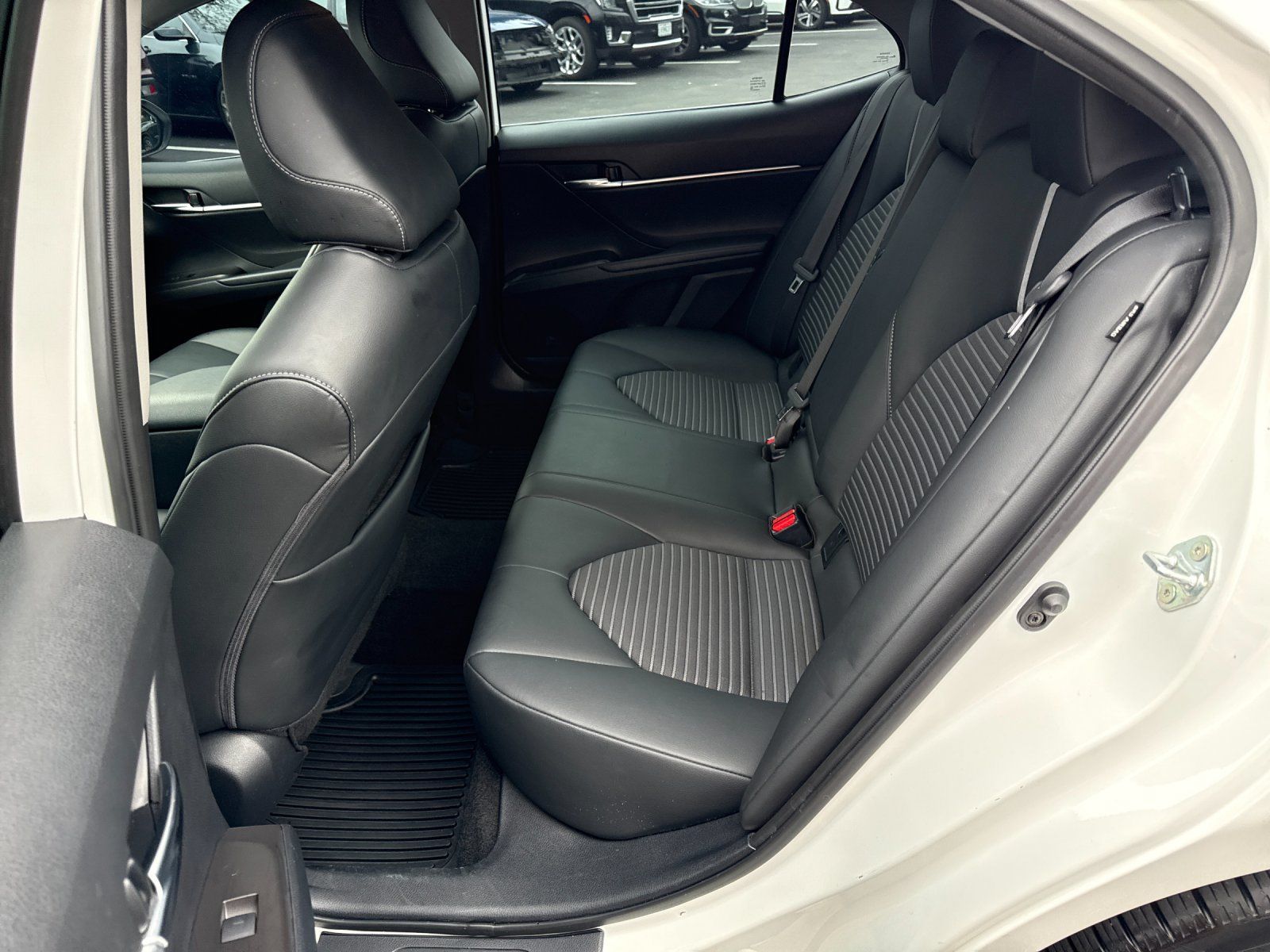 Used 2023 Toyota Camry SE FWD image 12