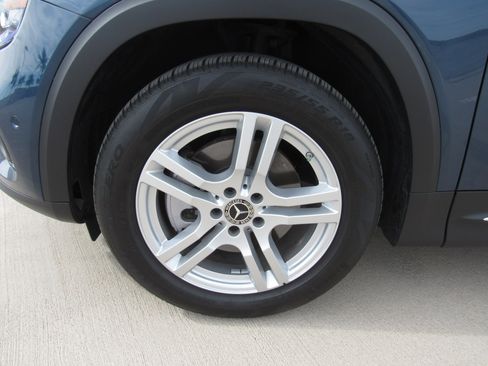 Used 2023 Mercedes-Benz GLB 250 4MATIC image 4