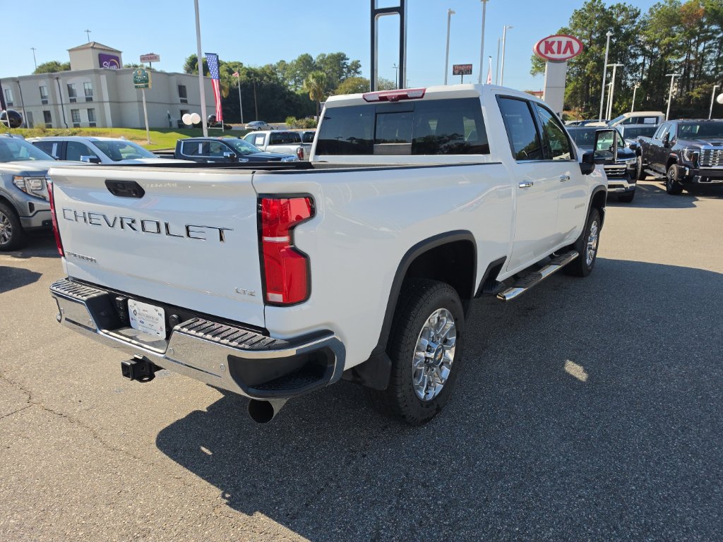 Used 2025 Chevrolet Silverado 3500 LTZ AWD/4WD image 7