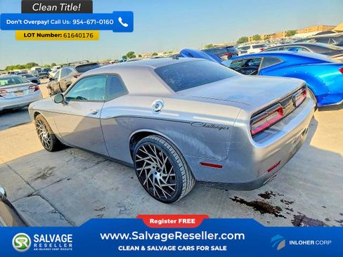 Used 2015 Dodge Challenger SXT RWD image 3