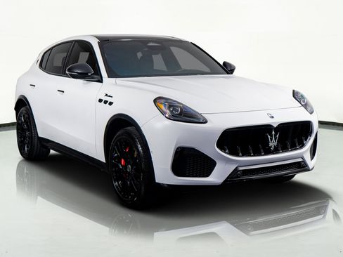 Used 2025 Maserati Grecale Modena image 4