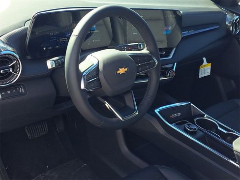 New 2026 Chevrolet Equinox LT w/ Convenience Package II image 7