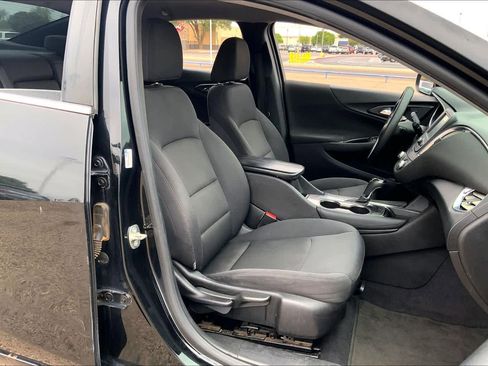 Used 2017 Chevrolet Malibu LT FWD image 8