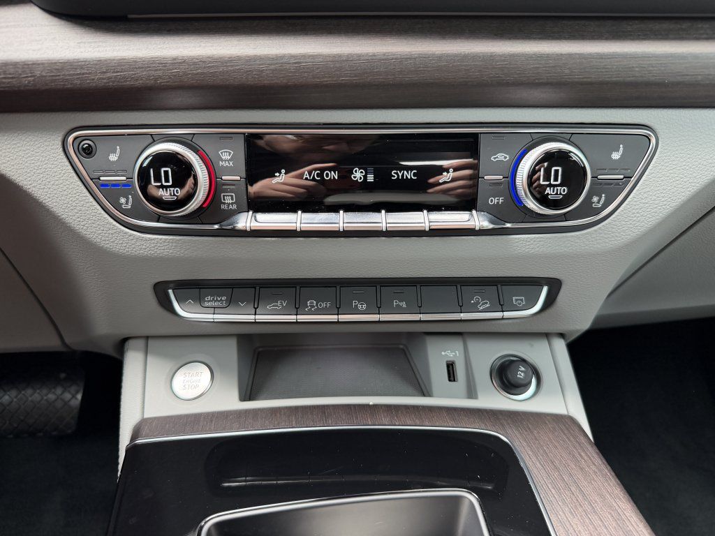 Used 2024 Audi Q5 e Prestige w/ Prestige Package AWD/4WD image 29