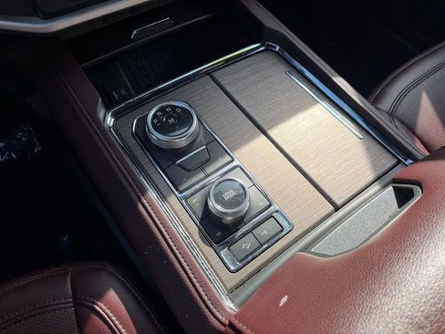 Used 2024 Ford Expedition Limited image 37