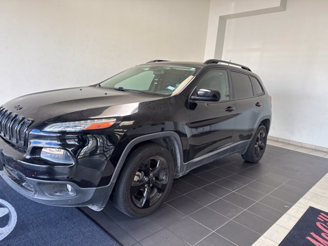 Used 2018 Jeep Cherokee Latitude w/ Altitude Package FWD image 3