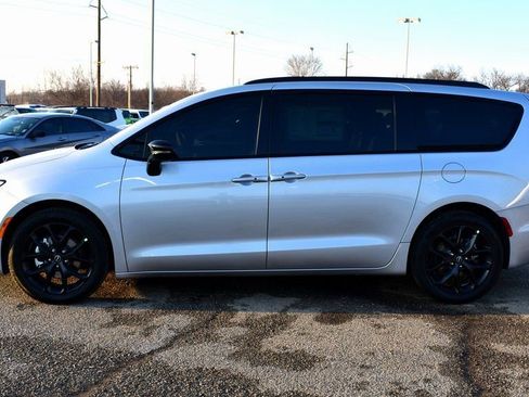 New 2026 Chrysler Pacifica Select w/ S Appearance Package FWD image 5