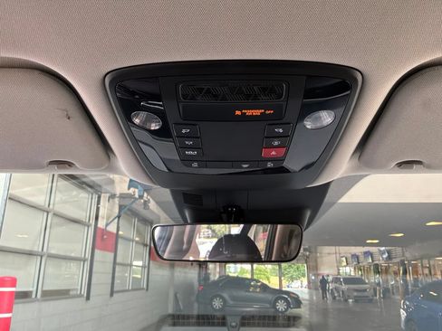 Used 2026 Kia Carnival FWD image 17