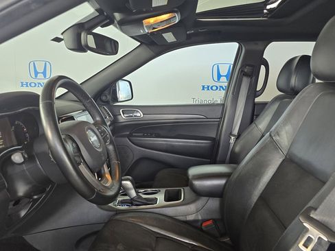 Used 2019 Jeep Grand Cherokee Altitude image 9