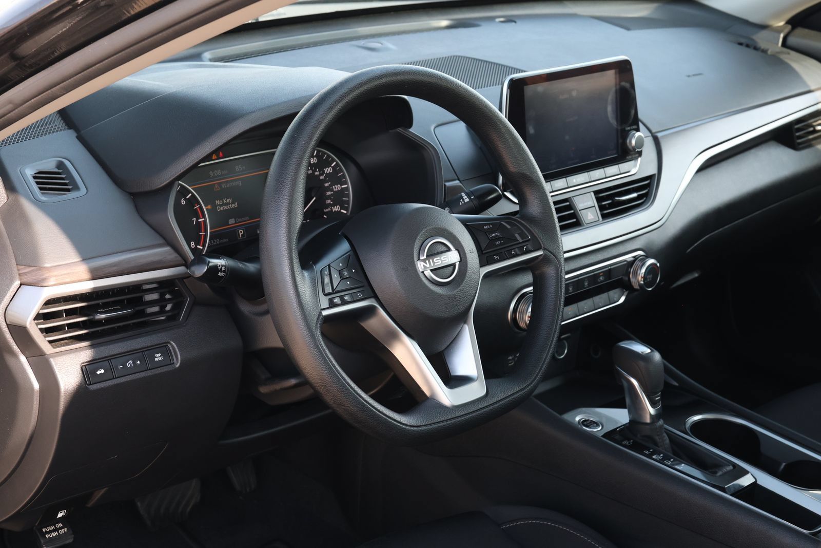 Used 2024 Nissan Altima 2.5 SV FWD image 12