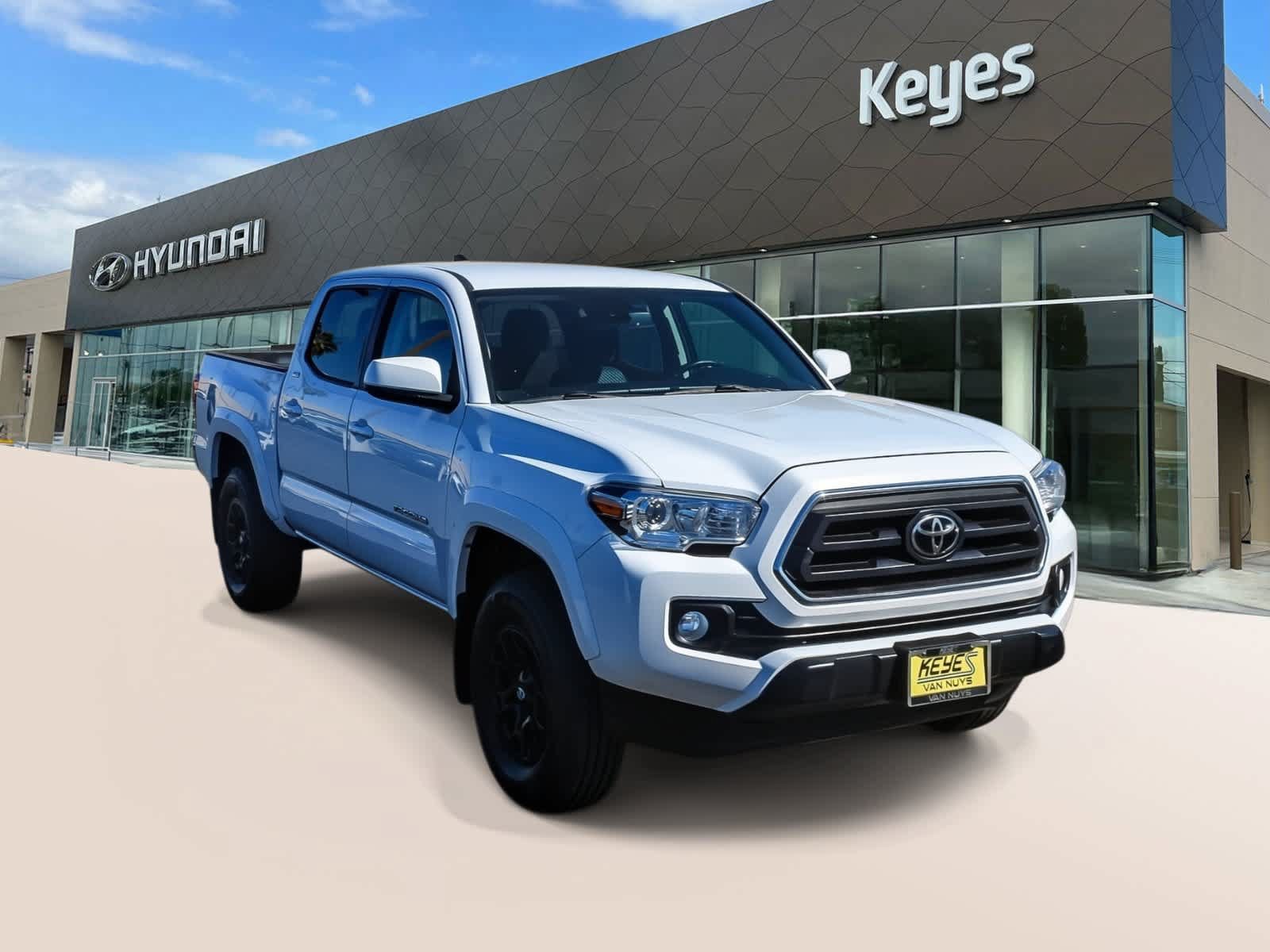 Used 2022 Toyota Tacoma SR5 RWD image 3