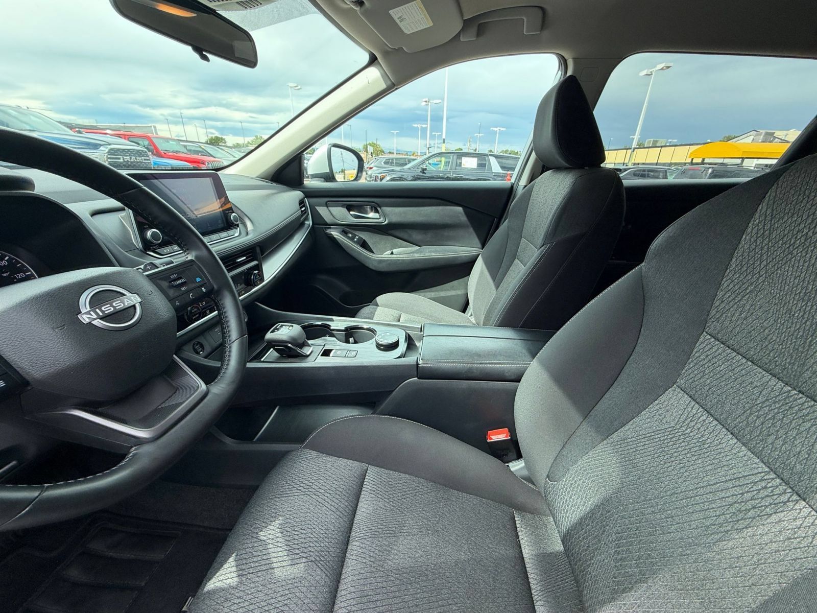 Used 2025 Nissan Rogue SV AWD/4WD image 28
