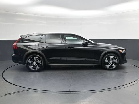 Used 2025 Volvo V60 B5 Cross Country Plus AWD/4WD image 3