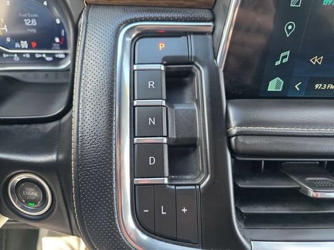 Used 2024 Chevrolet Tahoe Premier AWD/4WD image 58