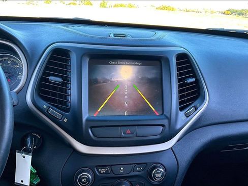 Used 2016 Jeep Cherokee Latitude w/ Comfort & Sound Group image 23