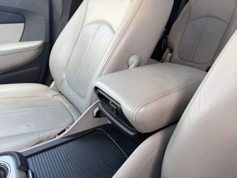 Used 2012 GMC Acadia SLT AWD/4WD image 29