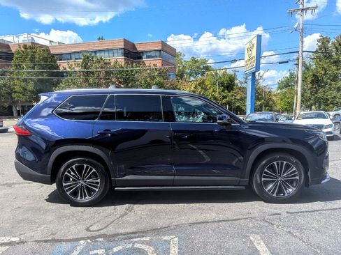 Used 2024 Toyota Grand Highlander AWD Hybrid image 6