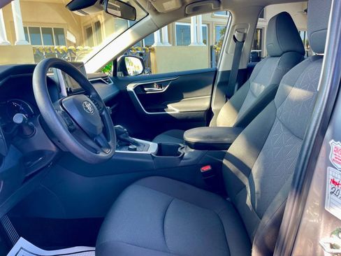 Used 2025 Toyota RAV4 XLE image 10