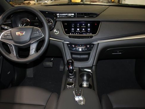 New 2025 Cadillac XT5 Luxury image 13