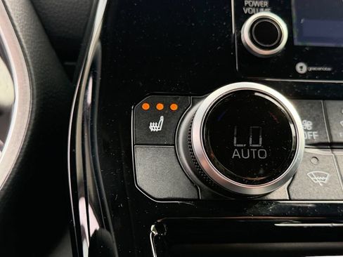 Used 2022 Toyota Highlander XLE AWD/4WD image 28