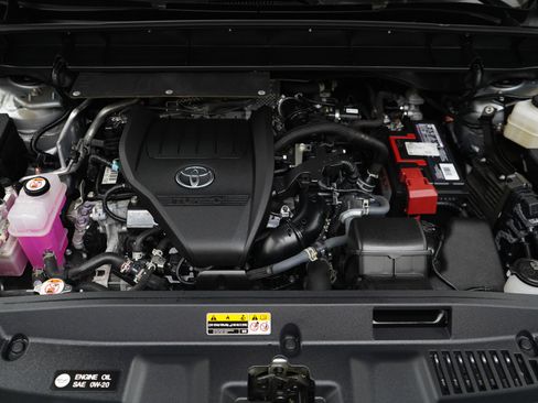 Used 2024 Toyota Highlander XSE AWD/4WD image 35