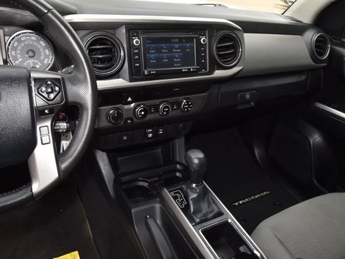 Used 2018 Toyota Tacoma SR5 AWD/4WD image 25