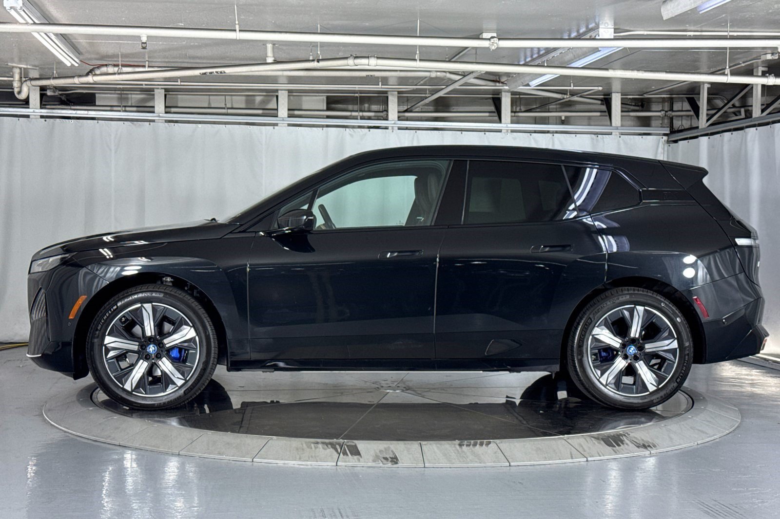 Used 2025 BMW iX xDrive50 AWD/4WD image 2
