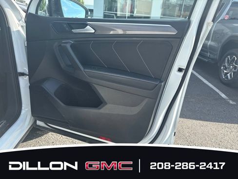 Used 2023 Volkswagen Tiguan SE R-Line AWD/4WD image 17