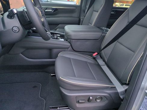 New 2026 Chevrolet Suburban Premier image 19