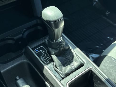 Used 2020 Toyota Tacoma TRD Off-Road AWD/4WD image 20