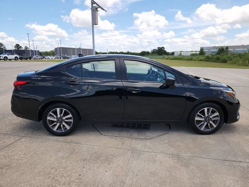 Used 2025 Nissan Versa SV FWD image 4