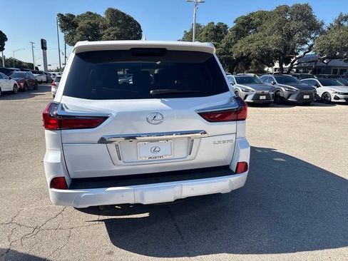 Used 2019 Lexus LX 570 4WD w/ Luxury Package image 4