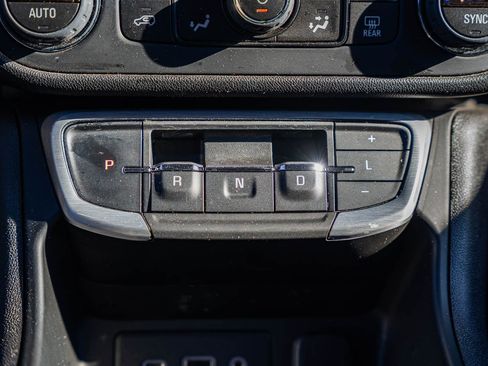 Used 2024 GMC Terrain SLE w/ Driver Convenience Package image 28