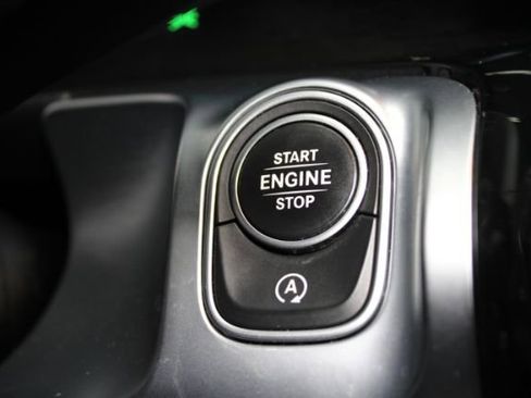 Used 2021 Mercedes-Benz GLB 250 4MATIC w/ Premium Package image 17