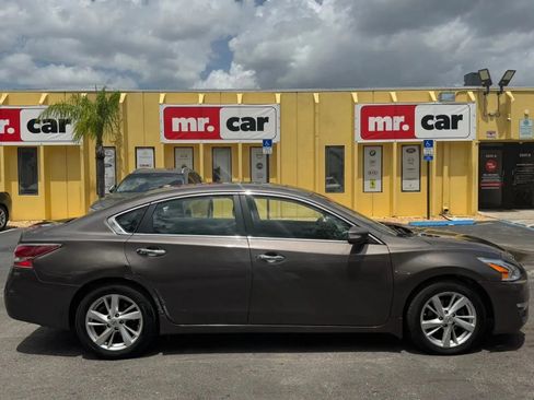 Used 2013 Nissan Altima 2.5 SL w/ Technology Pkg FWD image 7