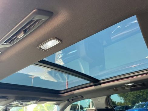 Used 2021 GMC Yukon XL Denali w/ Denali Premium Package image 34