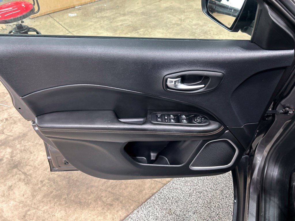 Used 2019 Jeep Compass Limited AWD/4WD image 14
