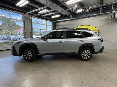 Used 2024 Subaru Outback AWD/4WD image 2